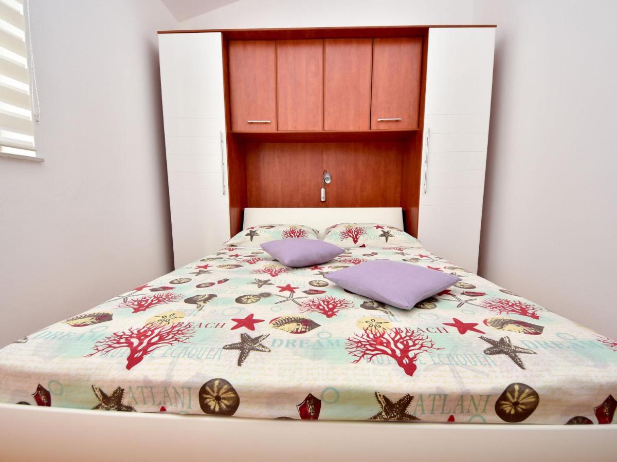 Cozy Holiday Home In Krusevo With Garden Екстериор снимка