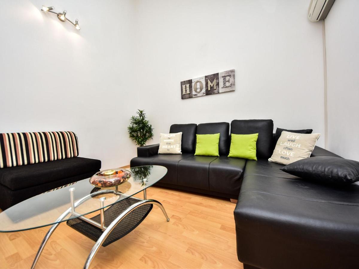 Cozy Holiday Home In Krusevo With Garden Екстериор снимка