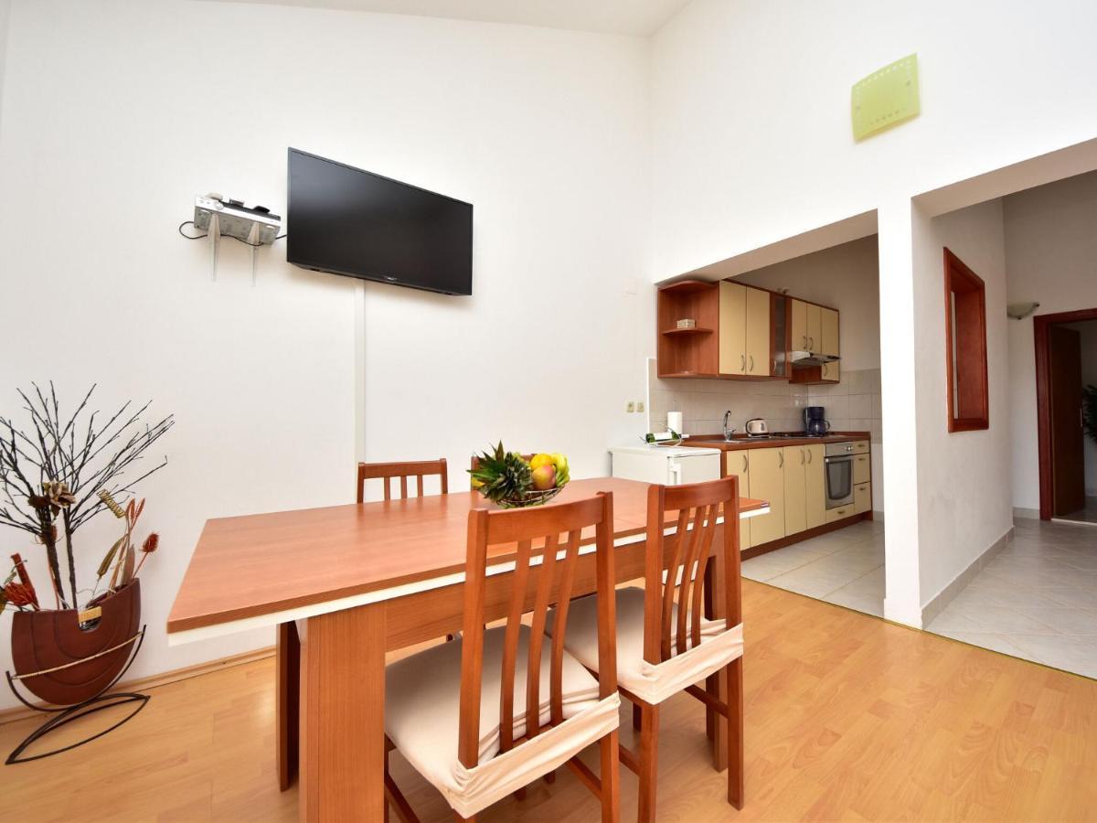 Cozy Holiday Home In Krusevo With Garden Екстериор снимка