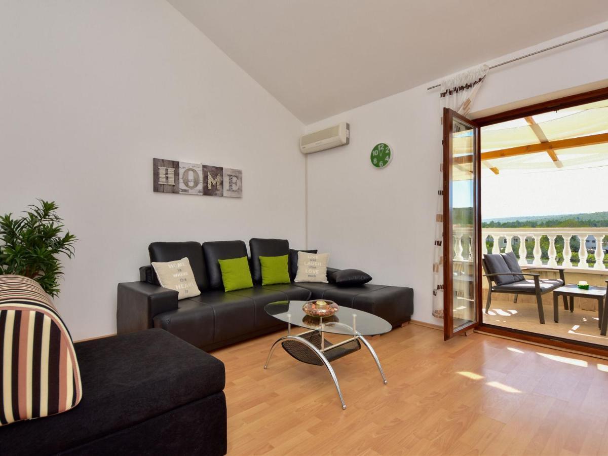 Cozy Holiday Home In Krusevo With Garden Екстериор снимка